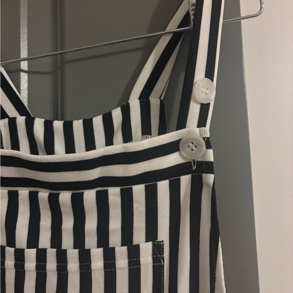 Halara Black and White Striped Maxi jumpsuit - Picture 4 of 7